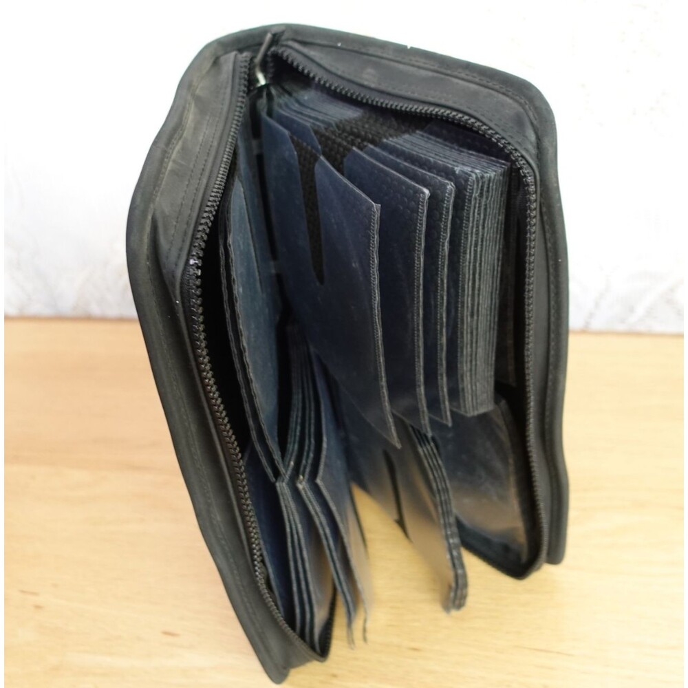 Vintage Targus CD Case Binder Holds 60 Discs Zipper Close Storage Analog Y2K DVD